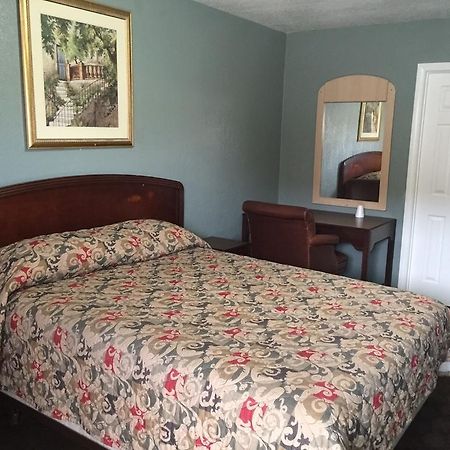 Deluxe Inn Pomona Bagian luar foto