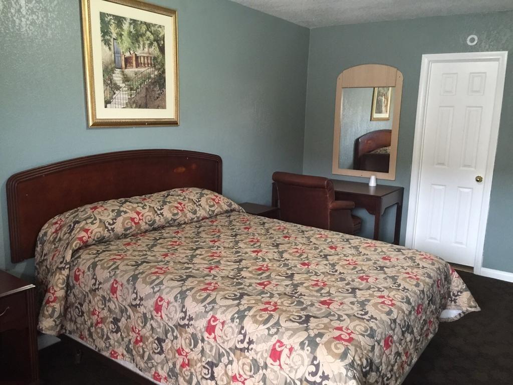 Deluxe Inn Pomona Bagian luar foto