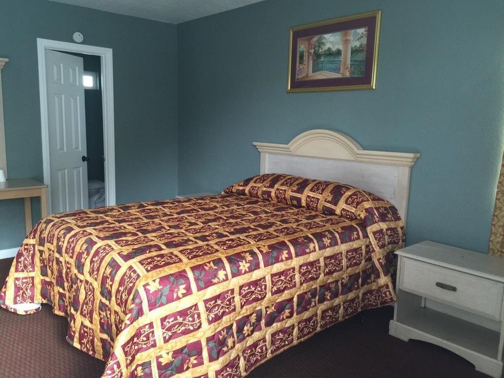 Deluxe Inn Pomona Bagian luar foto