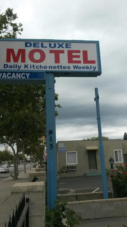 Deluxe Inn Pomona Bagian luar foto