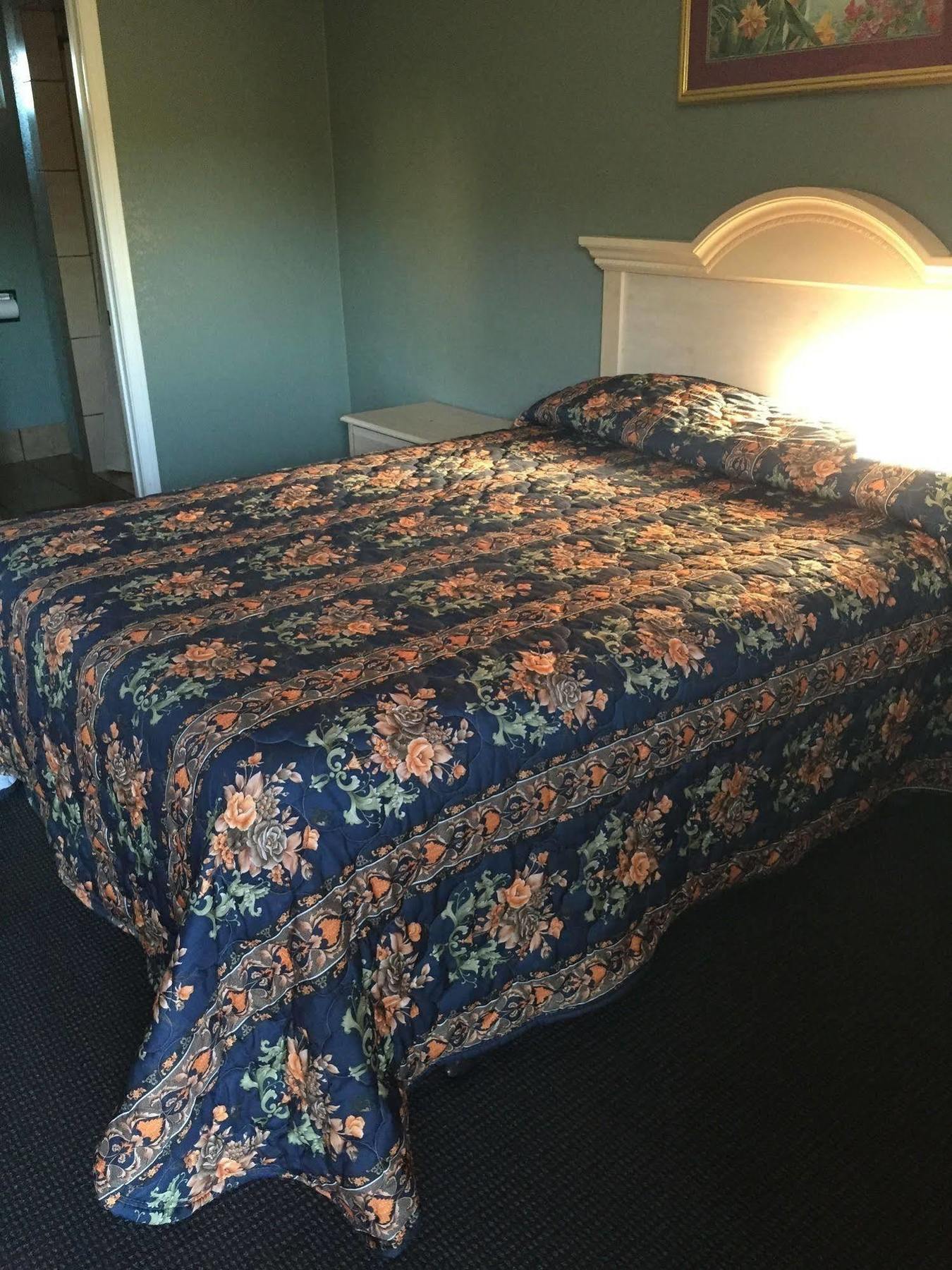 Deluxe Inn Pomona Bagian luar foto