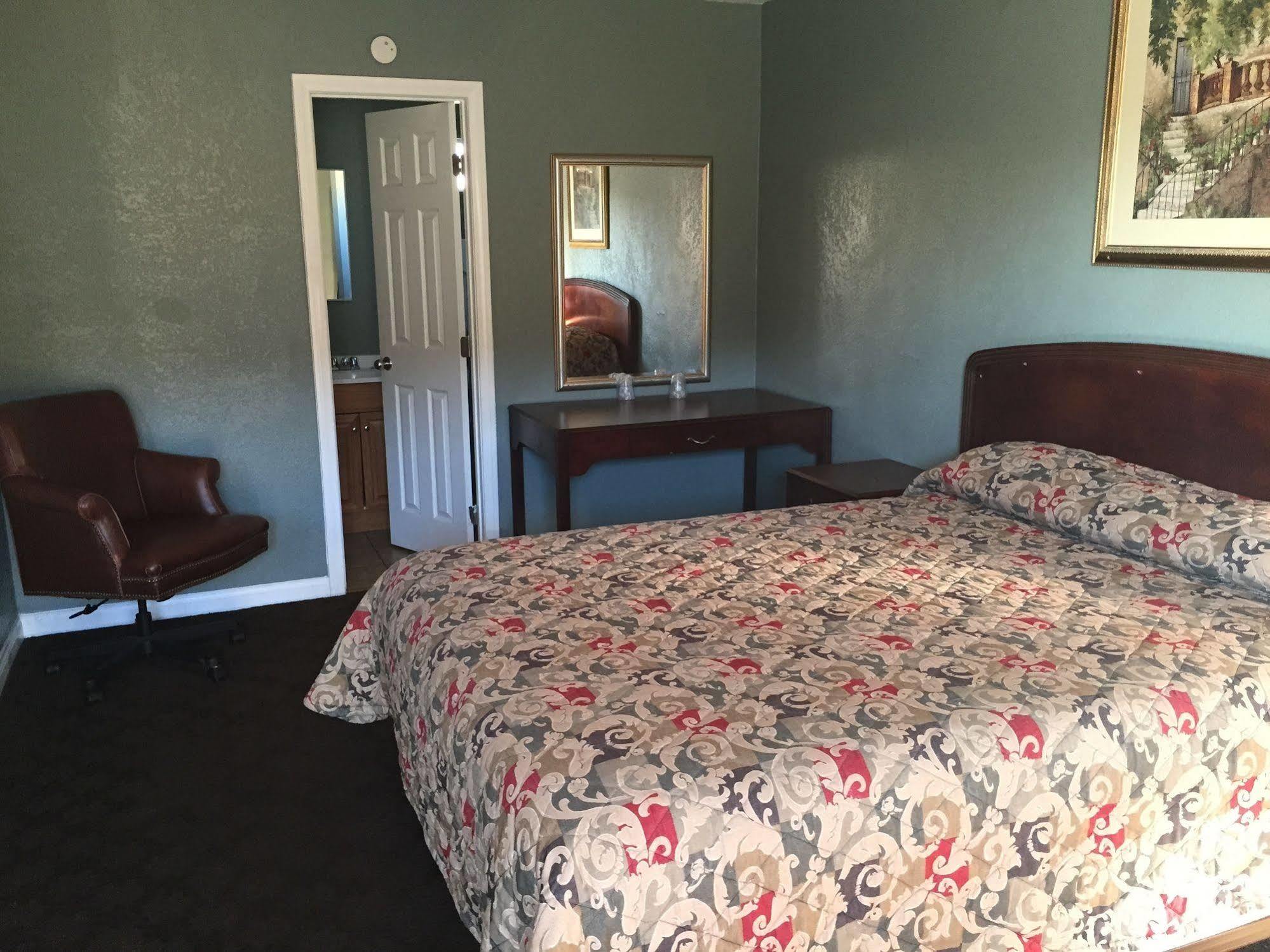 Deluxe Inn Pomona Bagian luar foto